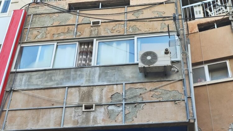 Larnaca: Two more dangerous apartment buildings are demolished