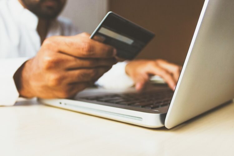 The register of e-merchants as a tool against online fraud and the gray economy