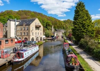 The surprising 'lesbian capital of the UK'Home to just 4,500 people and set in a scenic, rural valley, the quaint market town Hebden Bridge has blossomed into a bastion of tolerance.