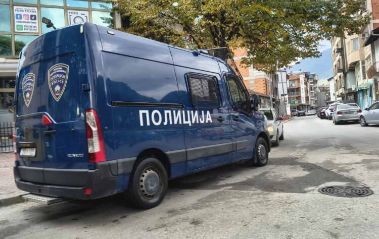 A young and drunk man from Tetovo wanted to rob a coffee bar with a gun, he only managed to hit the waiter