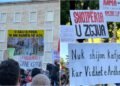 FOTOLAJM/ “Albania woke up!”- The “spicy” banners from the 11th protest, the citizens do not spare the ironies: O Sali, O fossil, run away with Rama to the asylum