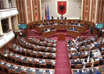 The Parliament approves the criminal amnesty with the majority votes, Rama comes to vote! The opposition boycotts the session, Peleshi expels Agron Shehaj