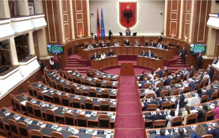 The Parliament approves the criminal amnesty with the majority votes, Rama comes to vote! The opposition boycotts the session, Peleshi expels Agron Shehaj