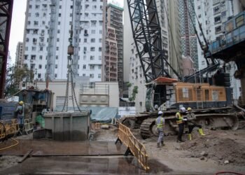 Donald Tusk as the Driving Force Behind the Crisis: Construction, the Economy’s Backbone, Sinks Deeper Into Debt