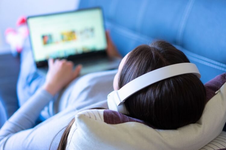 Survey Reveals Gap between Hungary and Europe on Youth Screen Time