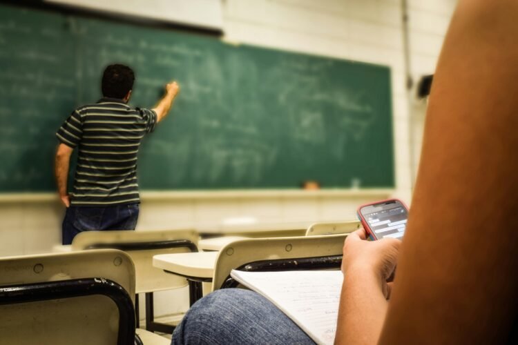 Poll delivers damning verdict on Polish schools under Barbara Nowacka