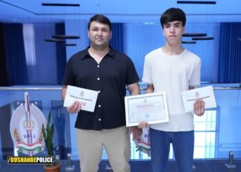 Two men who saved a child from a mudflow were awarded in Dushanbe