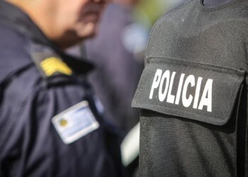 A police officer suffered a robbery in Nuevo Ellauri: criminals stole his weapon after shooting him three times