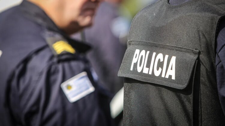 A police officer suffered a robbery in Nuevo Ellauri: criminals stole his weapon after shooting him three times