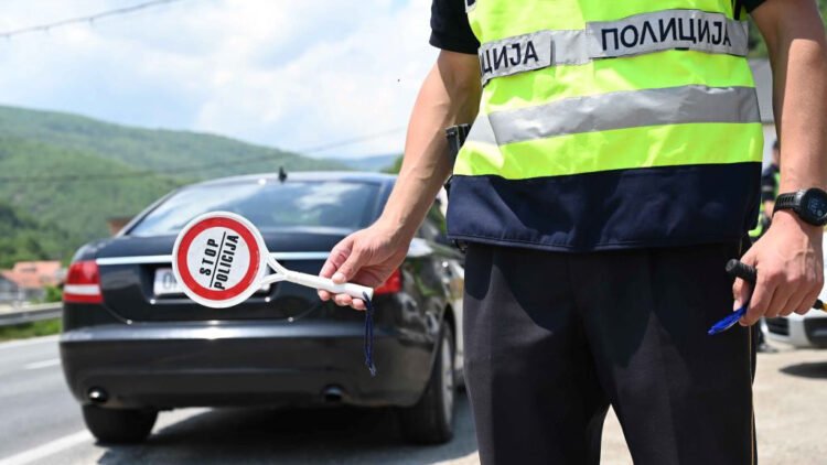 After a misunderstanding in traffic, a car hit a motorcycle and dragged the motorcyclist, then he ran away