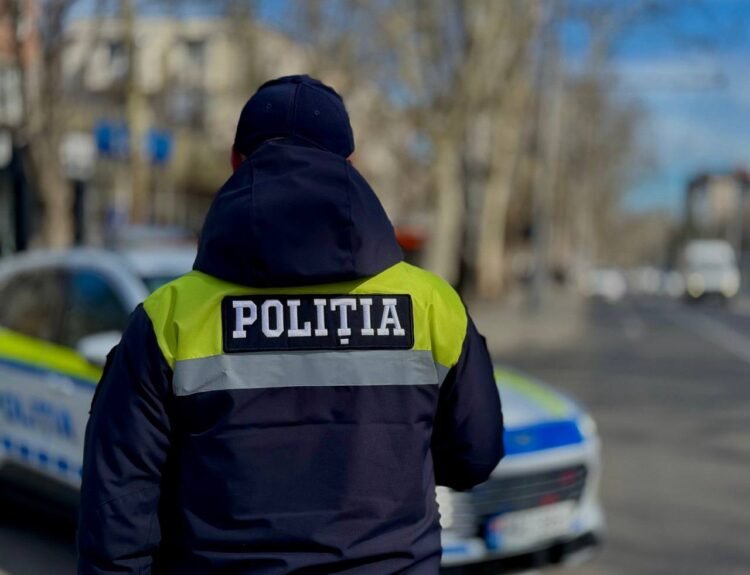 Road accident in Singer: A motorcycle crashed into a police car, then a group of people damaged the car (VIDEO)