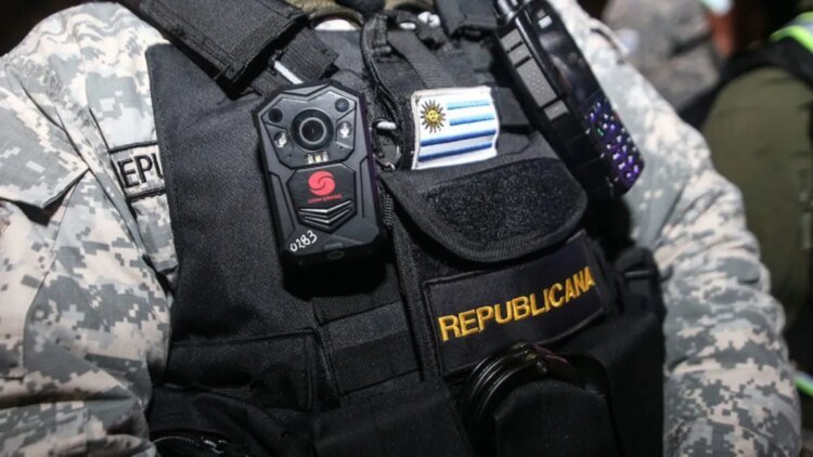 They cannot be manipulated: how the body cameras that recorded the operation in El Borro work and why they are key in the investigation