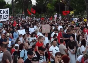 “I will not stop until Edi Rama resigns!” – Protester: We are not intimidated by threatening phone calls and patronageists! Fear is dead