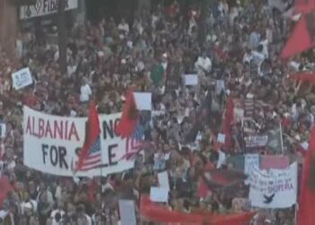 VIDEO/ “Don’t be afraid and don’t be divided, united”- Journalist: They can’t deceive the people for life! revolution for our children too
