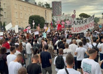 VIDEO/ “Tomorrow more!”- Closes after more than three hours of protests in defense of Zvrnec, thousands of citizens call on Rama: Resign