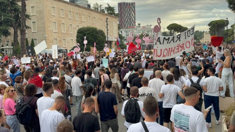 VIDEO/ “Tomorrow more!”- Closes after more than three hours of protests in defense of Zvrnec, thousands of citizens call on Rama: Resign