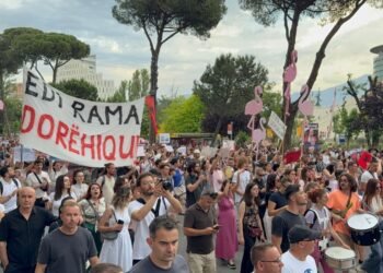 “You betrayed the residents of Rrjolli and Theth” – The protester called Rama: You put the mountains up for sale! At the hospital, he pays money for gender reassignment