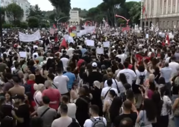 “You are the chief thief and traitor of Albania!”- Protest for Zvërnec, the citizen: Edi Rama resigns! We will not leave without you leaving this office!