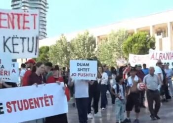 VIDEO/ “Don’t fall prey to provocations” – Thousands of Albanians protest, the Diaspora joins in: Albania is not for sale! Rama resigns