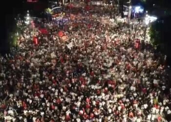 VIDEO/ “Parliament of crime” – Thousands of citizens flood the streets of Tirana, calling and in front of the Assembly: This is where we decide! Edi Rama is done, more tomorrow