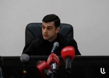 The court decided to forcibly bring the former defense minister to court