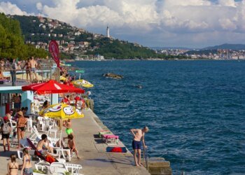 “You live in the Middle Ages”: On one of the most unusual beaches in Europe, a tourist caused an incident