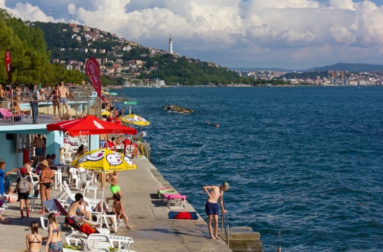 “You live in the Middle Ages”: On one of the most unusual beaches in Europe, a tourist caused an incident