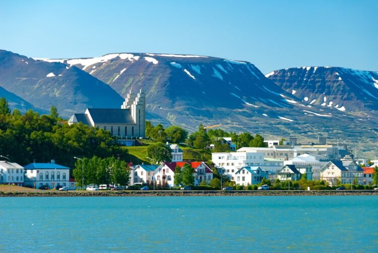Which are the most peaceful countries in the world – Iceland in first place, Montenegro in 30th place