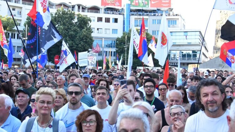 Reuters on the rally in Kraljevo: Serbs continued their protests after President Vučić’s statement that he was leaving – World