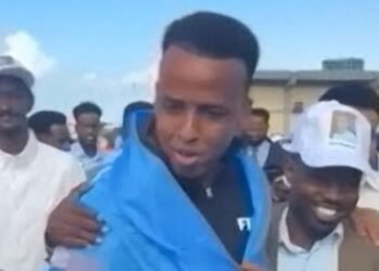 Somali referee denied entry to US gets hero’s welcome at home