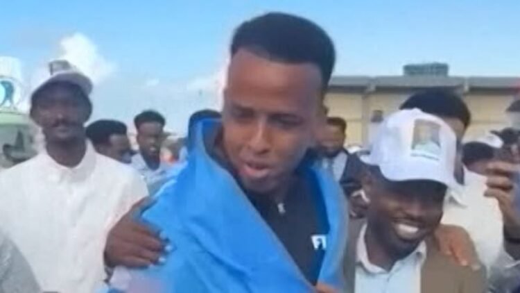 Somali referee denied entry to US gets hero’s welcome at home