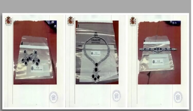 PHOTO | The jewelry worth 1.2 million euros caused a new problem for the former Prime Minister of Spain