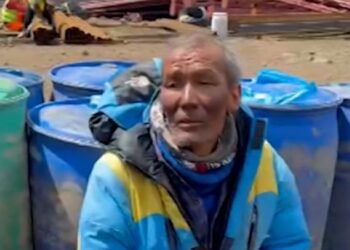 Mt. Everest guide found crawling to base camp after being missing for days