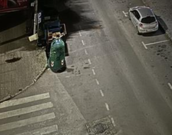 A woman from Stružan went to work and left her children alone in the car at night, her husband reported her to the police