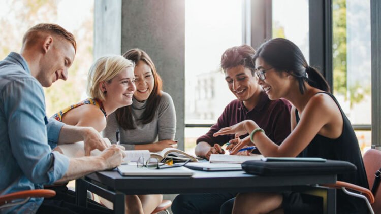 The trick of recent graduates: They apply to the next school even without interest in studying, thus saving hundreds of euros – Home – News