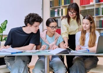 QUIZ: Who wrote the novels The House on the Hill or The Living Whip? Will you complete the school test from elementary school with the full number of points?