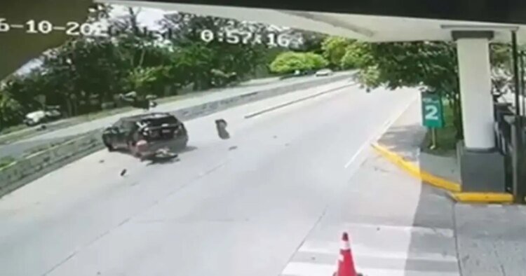 Video of the moment when a motorcycle crashes into a truck in front of the UTH​​​​​​​