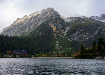 VIDEO: Czech female tourists ignored the ban and got naked in the Tatra ball. Such behavior is subject to a high fine – Domestic – News