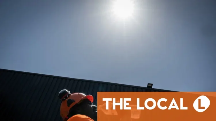 What does a Météo France red level heatwave warning mean for the public?