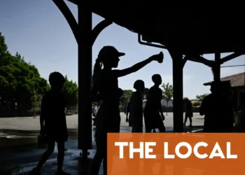Can I keep my kids home from school in France during a heatwave?