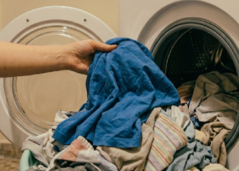 According to beliefs, laundry should never be done on these 2 days: It brings bad luck to the house.