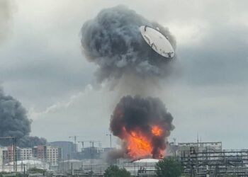 A shot that went around the world. The Russians apparently blew off the lid of the oil tank themselves, the video proves – Svet – Správy