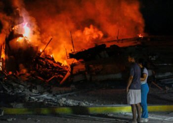 Biggest quake in 100 years: 164 dead, nearly 1,000 injured