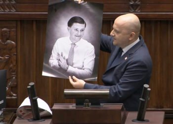 Sharp Speech by Dariusz Matecki in the Sejm. He Showed a Photo of Henry Nowak