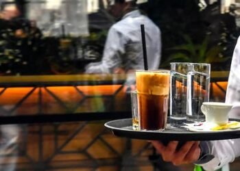 Over 10,000 jobs are vacant, waiters and market sellers are desperately wanted
