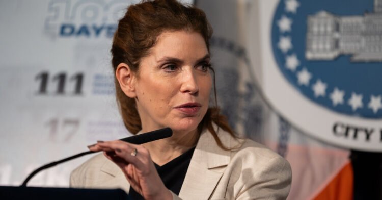 N.Y.C. Council Speaker Turns Up Pressure on Schools Chief Over Contracts