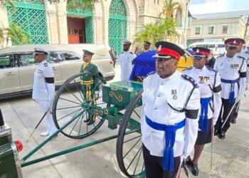 City crowds gather for Sir Garry’s final procession 
