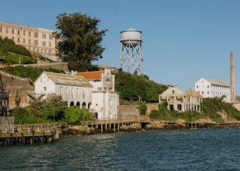 One Dead and Three Missing in San Francisco Bay After Boat Capsizes Near Alcatraz