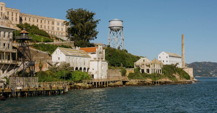 One Dead and Three Missing in San Francisco Bay After Boat Capsizes Near Alcatraz