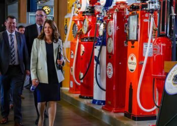 Application portal opens for $100 affordability payments for Albertans
